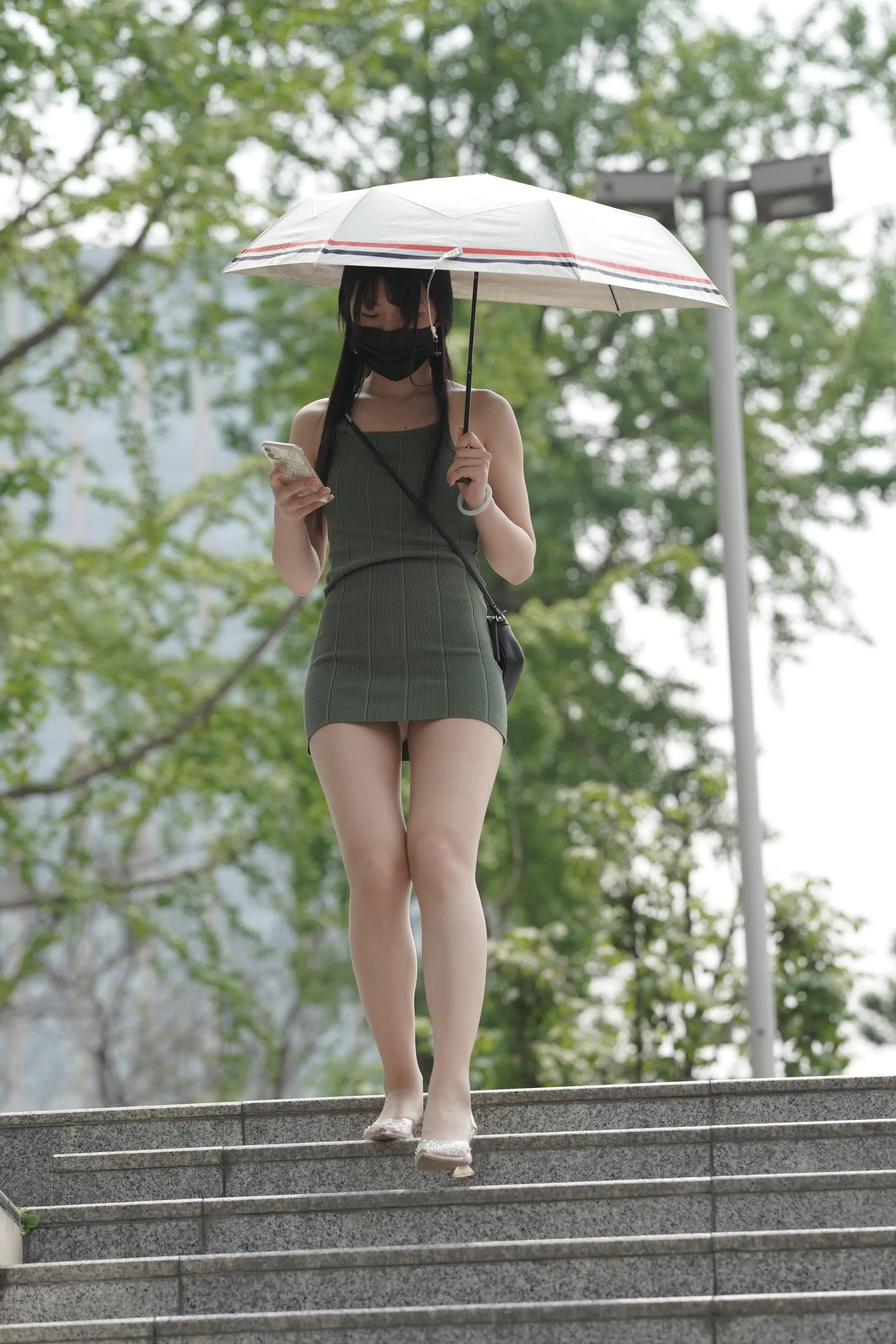 [魔镜街拍] NO.091 绿色包臀裙丝袜美女 [330P]插图4